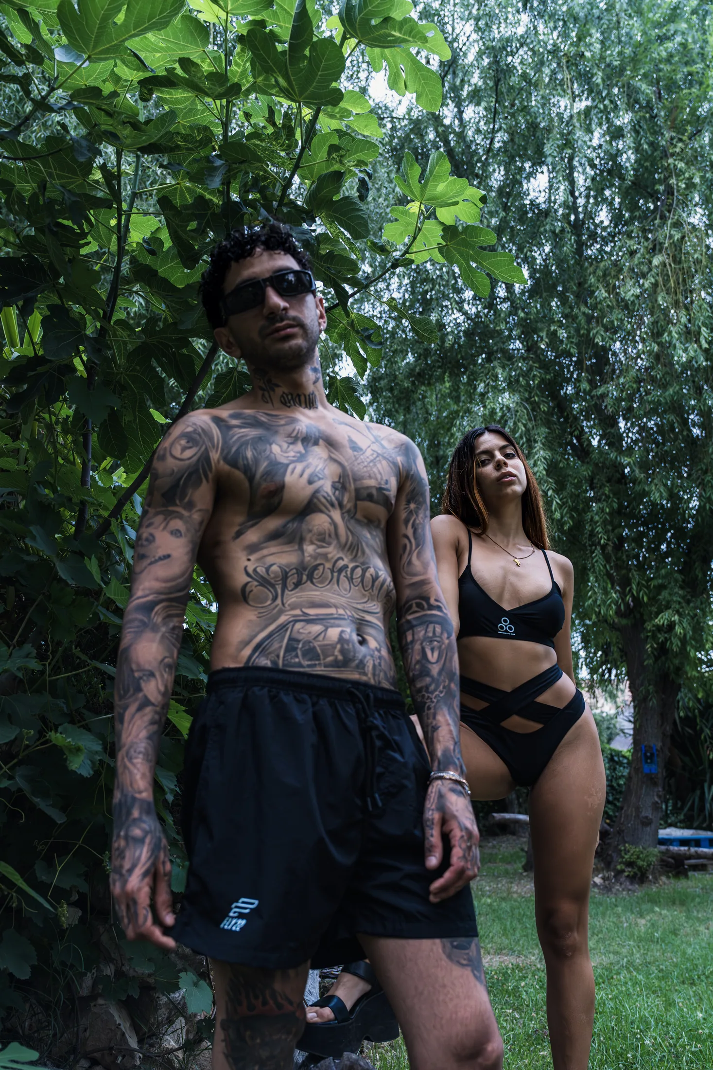 Coppia in beachwear FLY22 x Mandarino Club, summer capsule