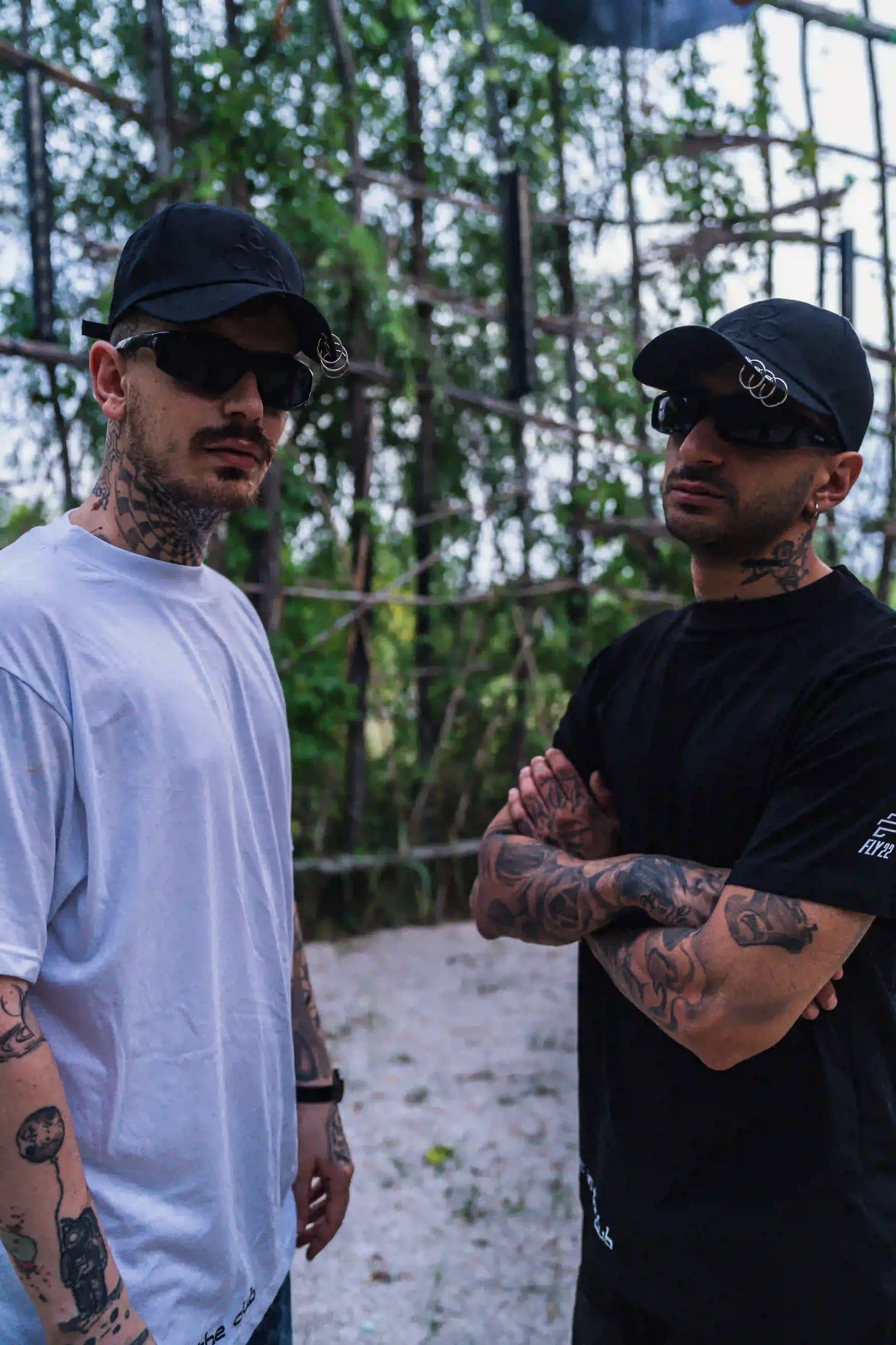T-shirt FLY22 bianca e nera della capsule Mandarino Club